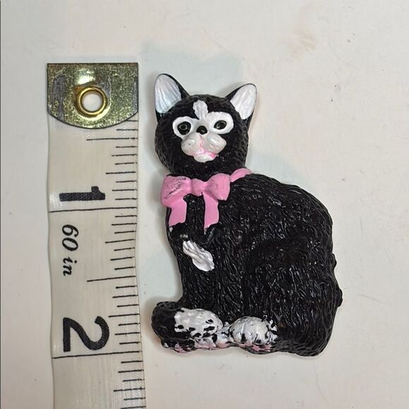 Vintage Black and White Cat Button Cover with Pink Bow - Picture 3 of 3
